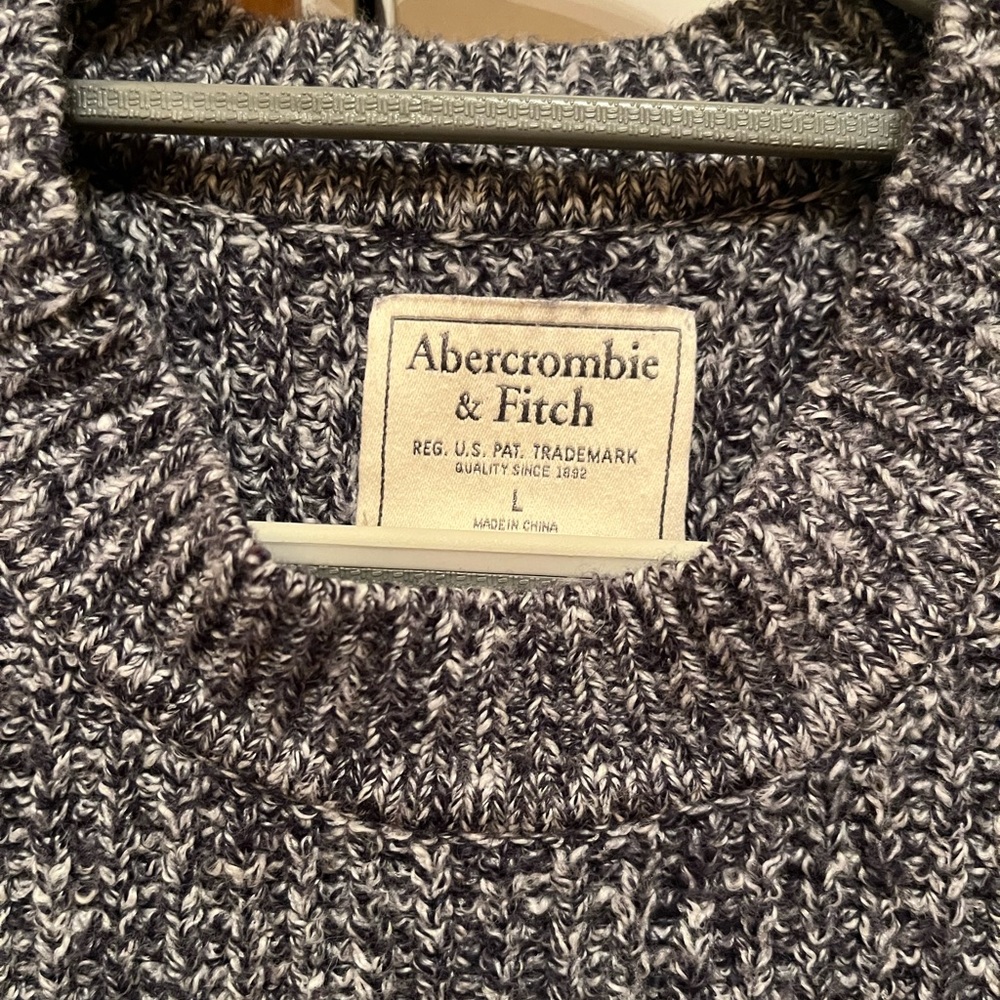 Abercrombie & Fitch Men's Gray Crewneck Sweater